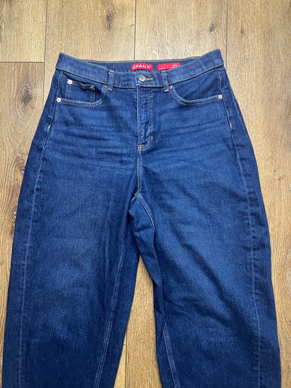 SPANX Barrel Leg Jeans in Medium Wash Size L - Picture 5 of 10